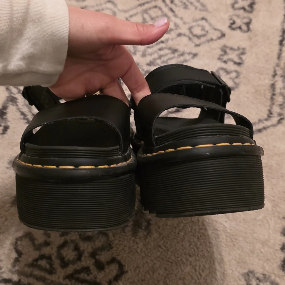Dr. Martens Voss Quad Platform Sandals Black - Picture 4 of 5